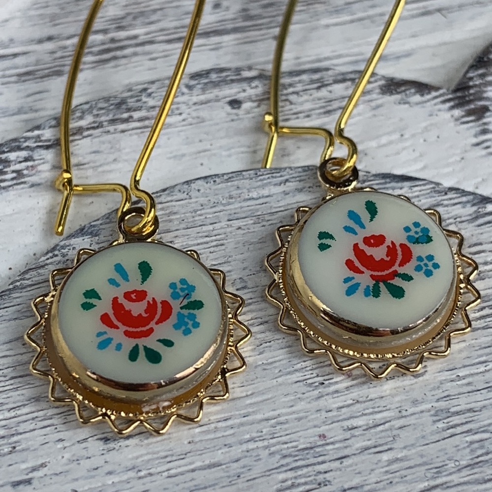 Vintage Red Rose Floral Flower White Glass Cabochon Gold Dangle Drop Earrings